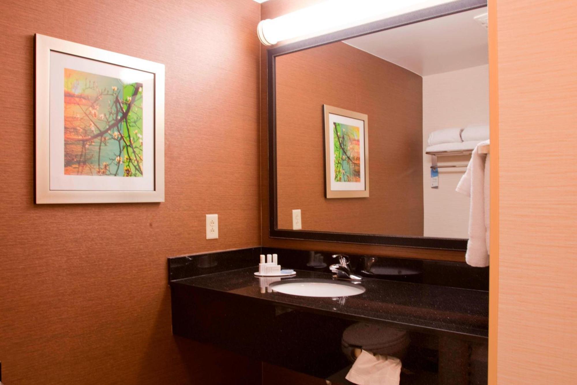 Fairfield Inn & Suites בדפורד מראה חיצוני תמונה